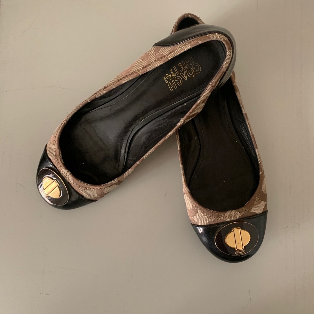 Flat shoes